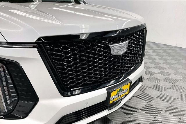 Used 2025 Crystal White Tricoat Cadillac Sport image 34