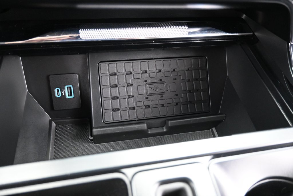 Used 2023 Gray Metallic Ford Lariat image 18