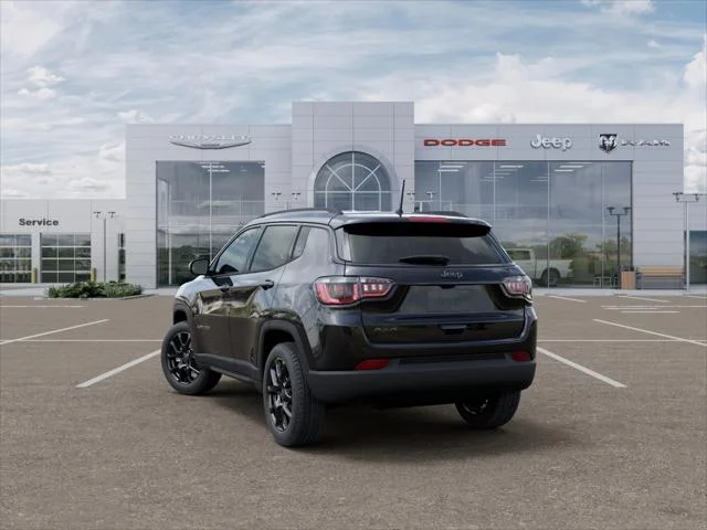 New 2026 Diamond Black Crystal Pearlcoat Jeep Latitude image 30