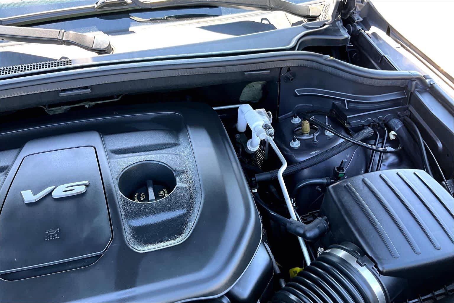 Used 2017 Granite Crystal Metallic Clearcoat Jeep Overland image 33