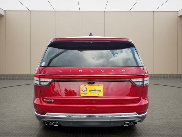 Used 2025 Red Lincoln Premiere image 10