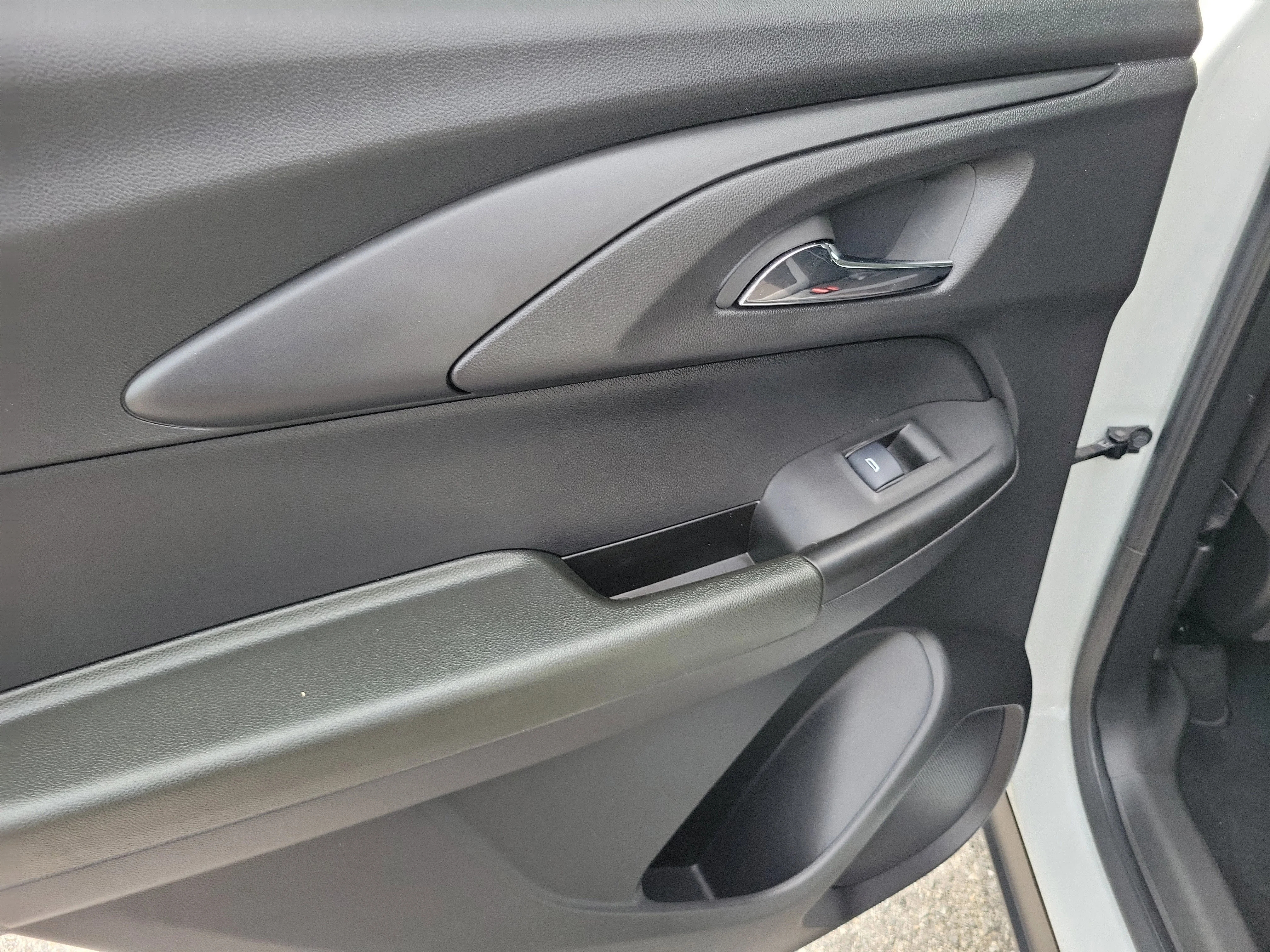 Used 2023 Summit White Chevrolet LT image 11