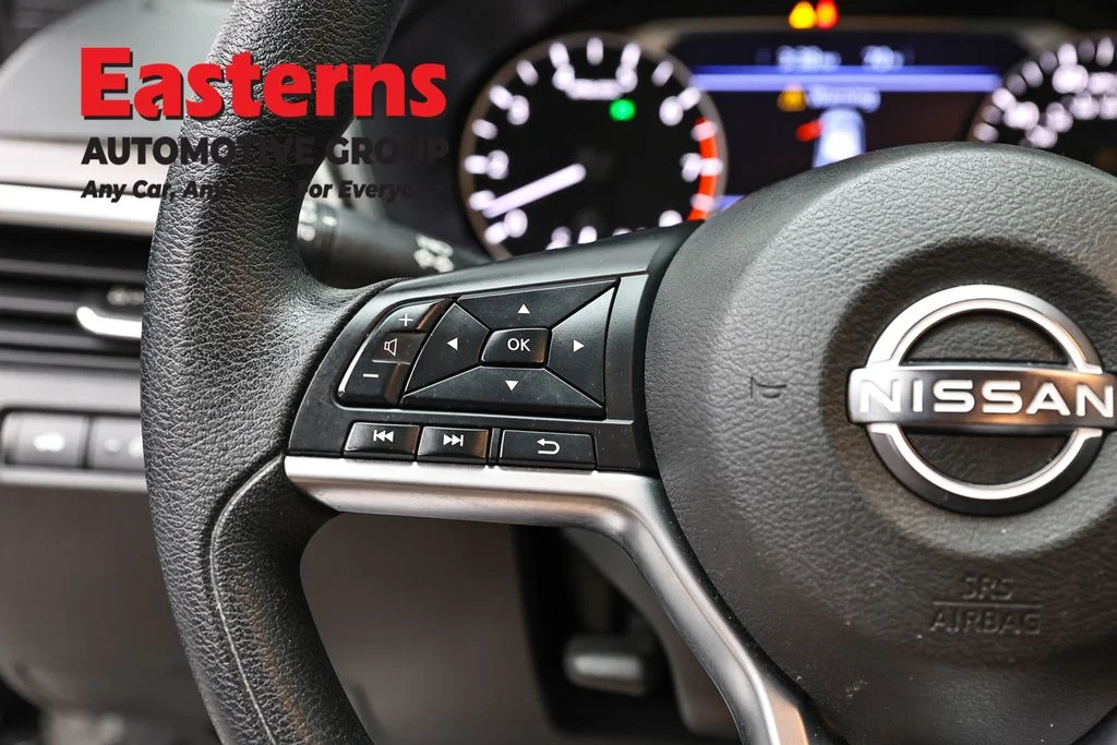 Used 2023 Black Nissan 2.5 SV image 15