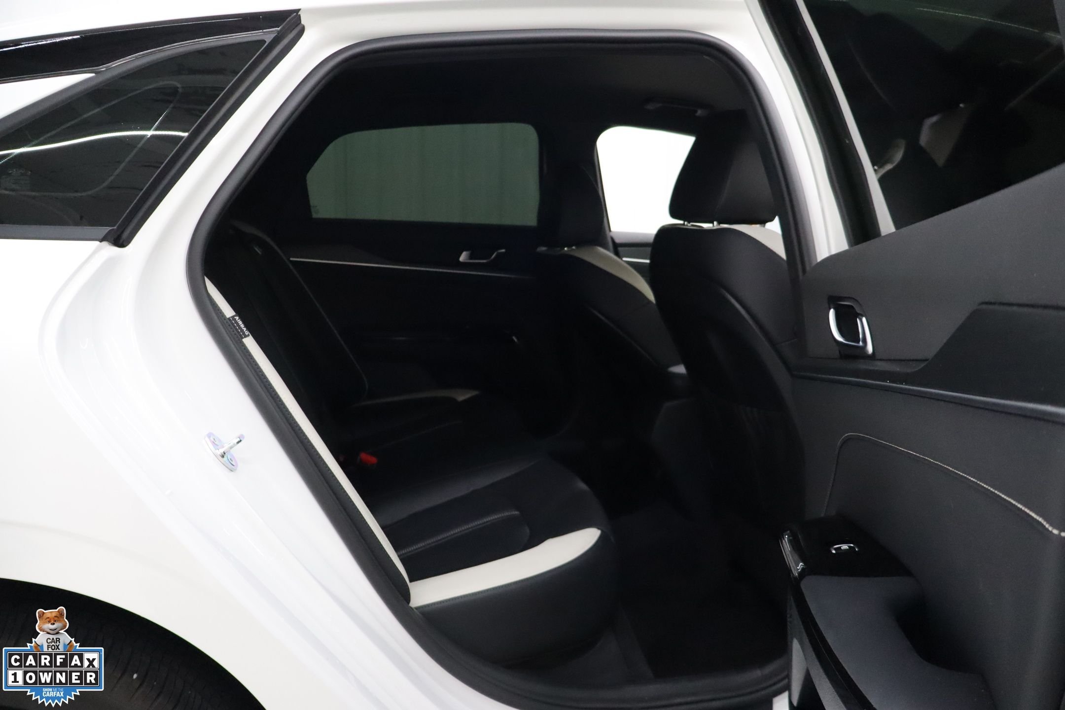 Used 2025 White Kia GT-Line image 28