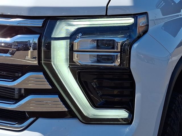 Used 2024 Summit White Chevrolet High Country image 9