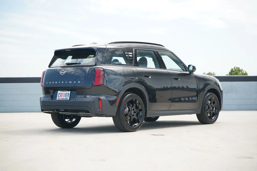 New 2027 Black MINI Signature Plus image 3