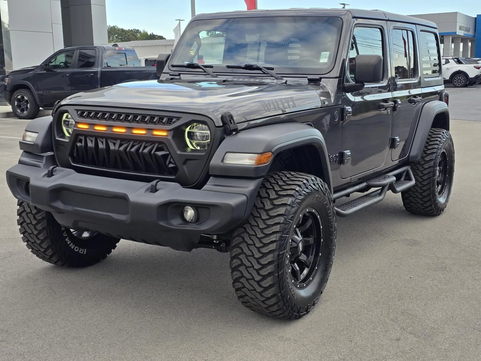 Used 2020 Granite Crystal Metallic Clearcoat Jeep Willys image 3