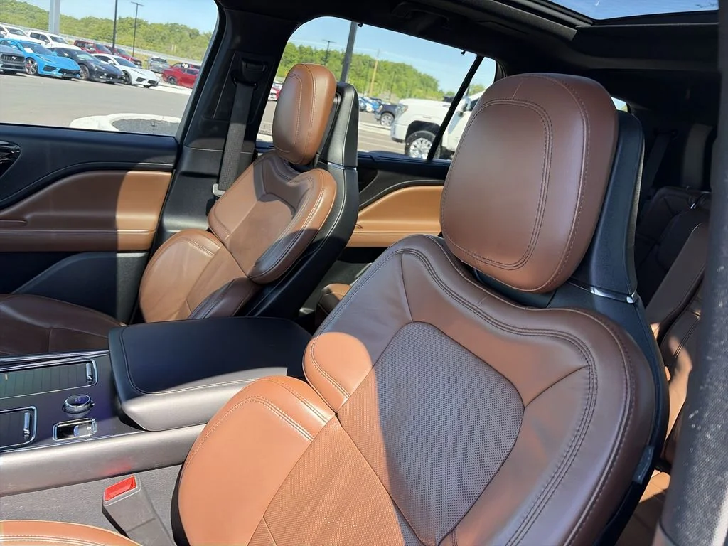 Used 2020 Black Lincoln Reserve image 11