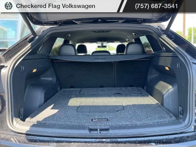 Used 2022 Deep Black Volkswagen 3.6L V6 SE w/Technology image 31