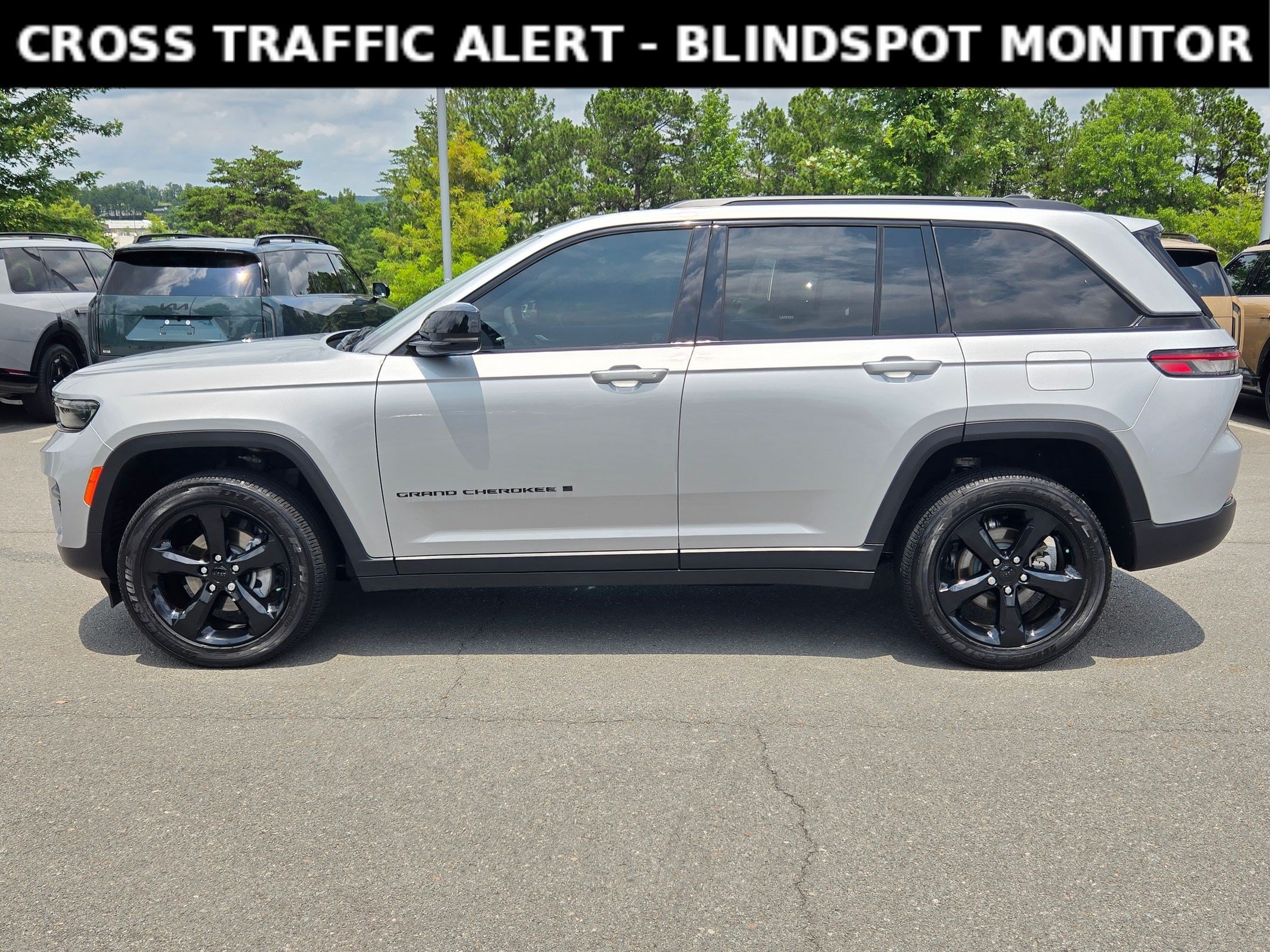 Used 2025 Silver Zynith Jeep Altitude X image 4