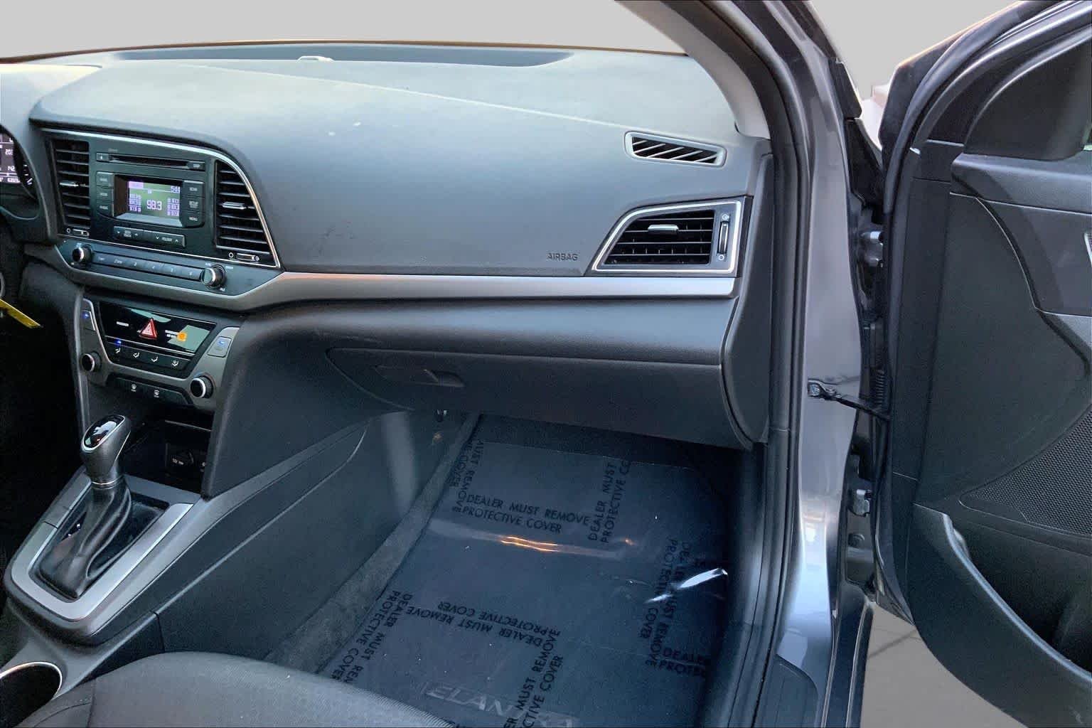 Used 2018 Machine Gray Hyundai SE image 17