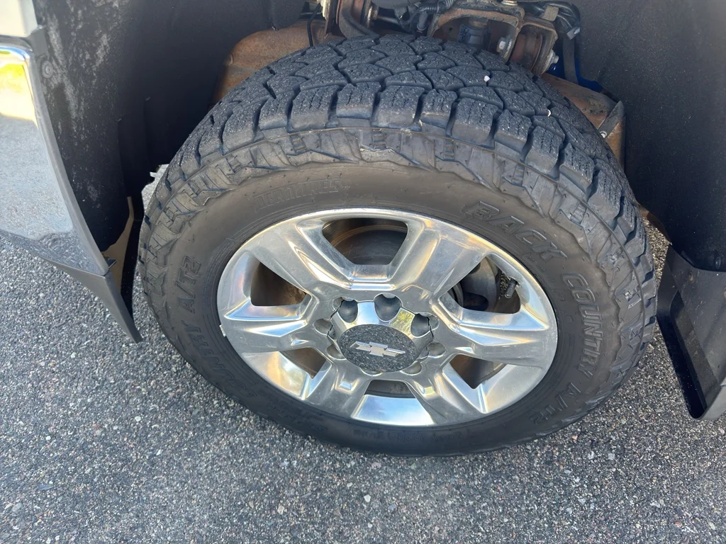 Used 2019 WHITE Chevrolet LTZ image 28