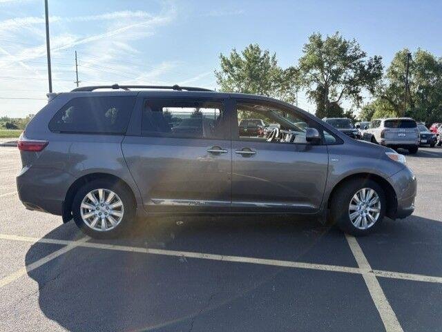 Used 2017 Predawn Gray Mica Toyota XLE image 16