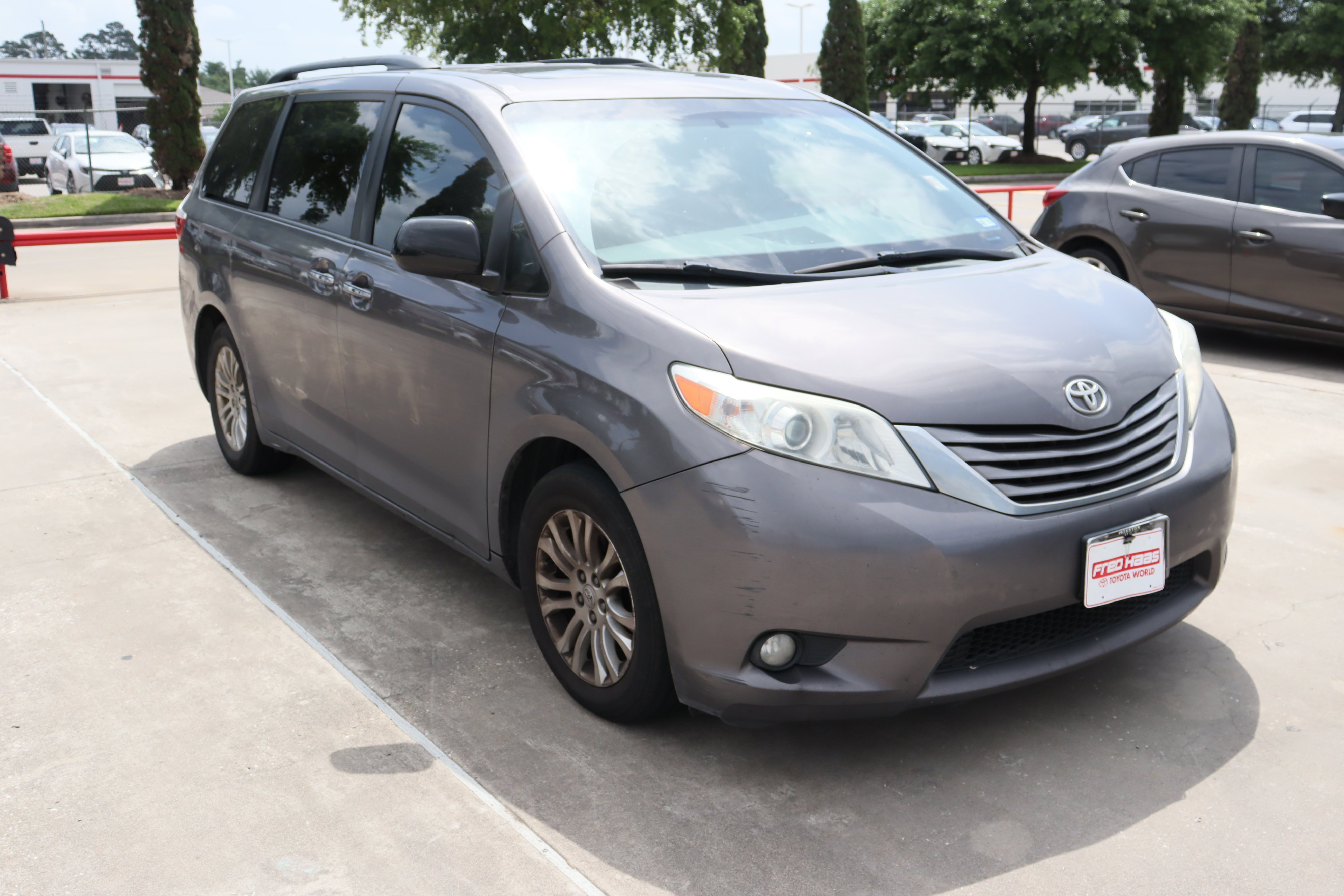 Used 2016 Toyota Sienna XLE with VIN 5TDYK3DC4GS706625 for sale in Spring, TX