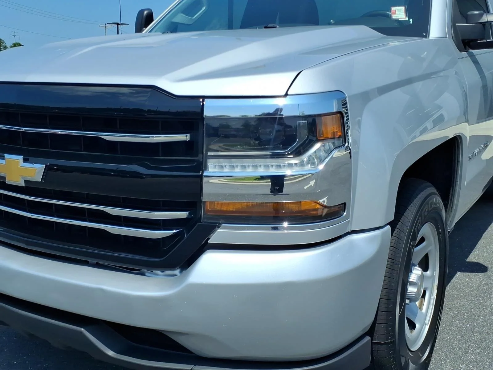 Used 2018 Silver Ice Metallic Chevrolet Work Truck image 13
