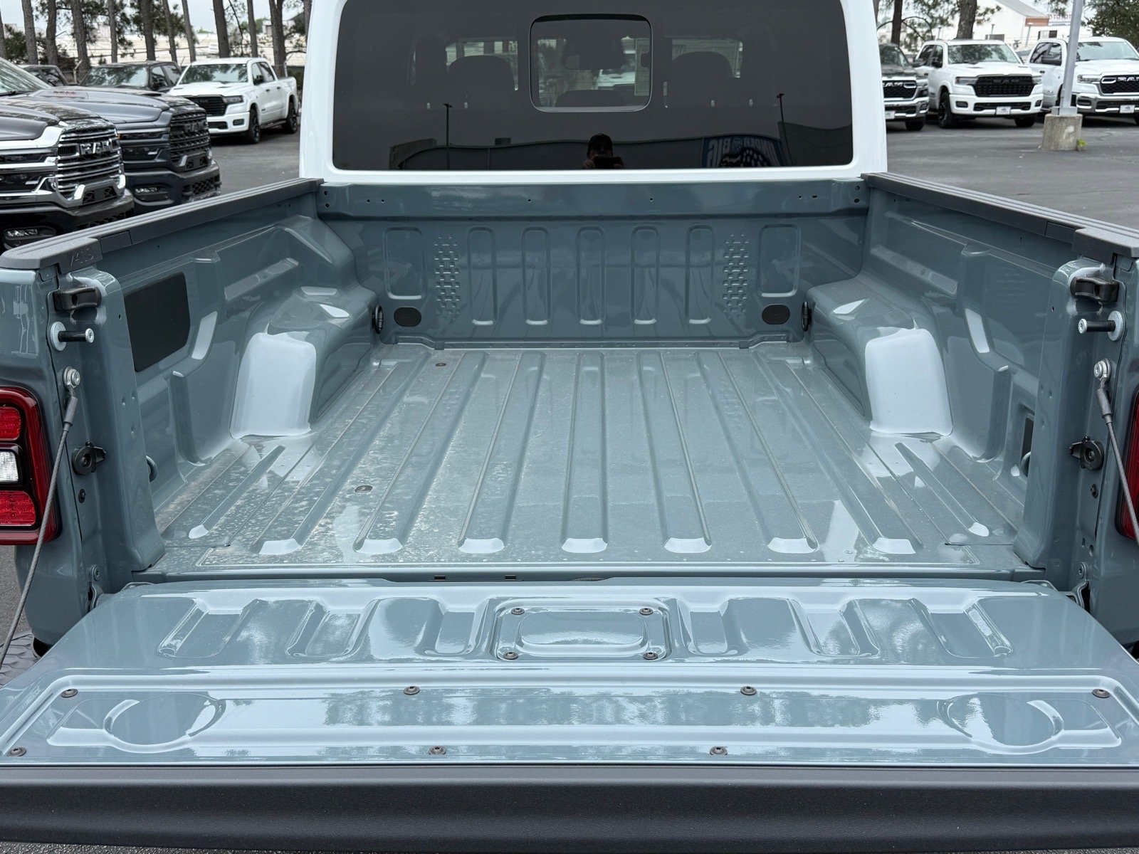 New 2026 Anvil Clear-Coat Exterior Paint Jeep Rubicon 4x4 image 4