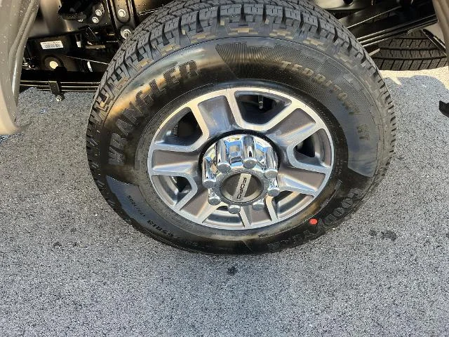New 2027 Marsh Gray Metallic Ford F-350® Lariat® image 31