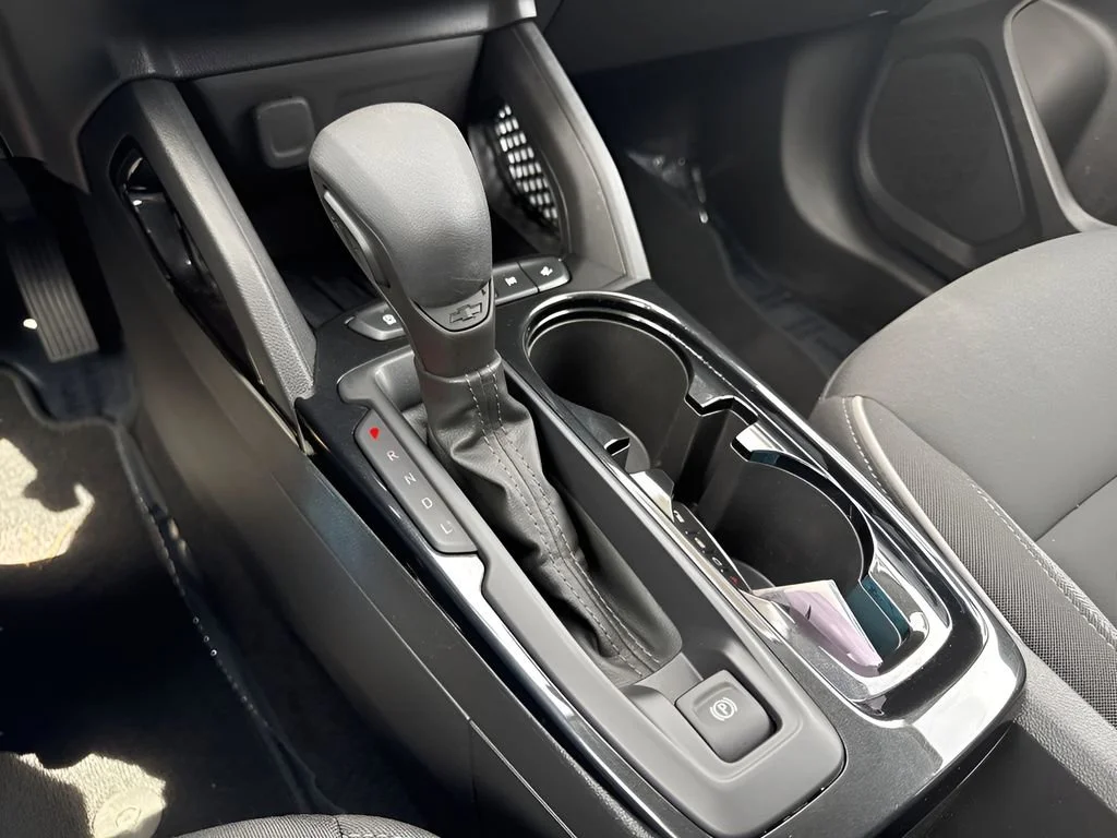 Used 2025 Summit White Chevrolet LT image 17