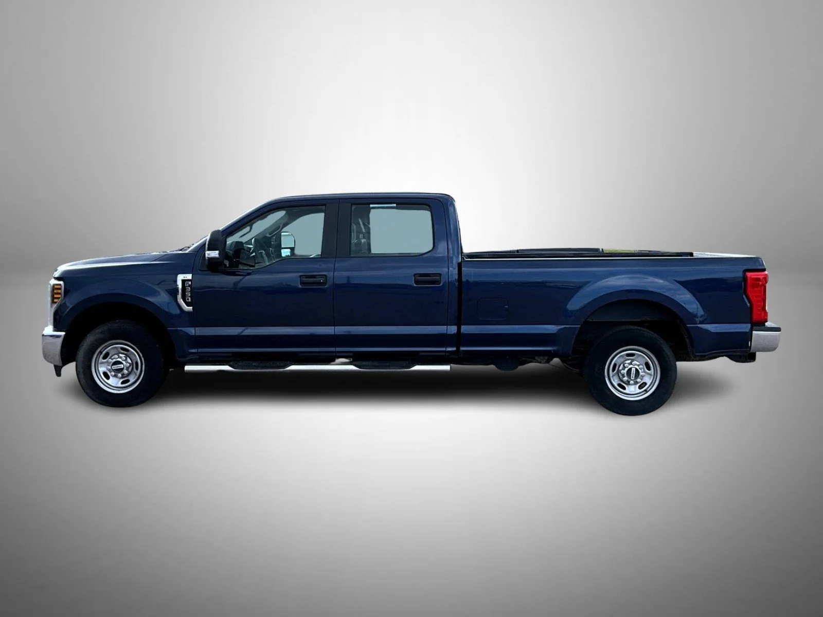 Used 2018 Blue Ford XL image 9