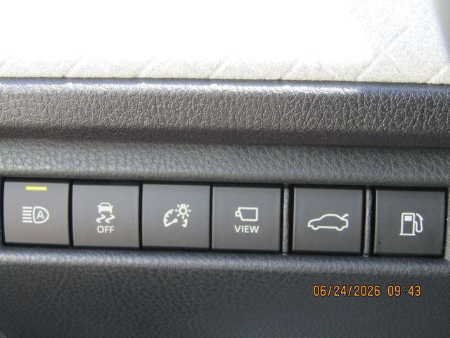 Certified Used 2025 PRECIOUS METAL Toyota  image 11