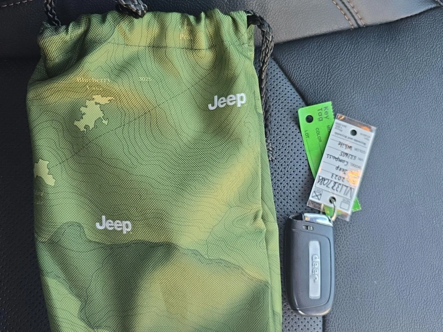 Used 2023  Jeep Latitude Lux image 15