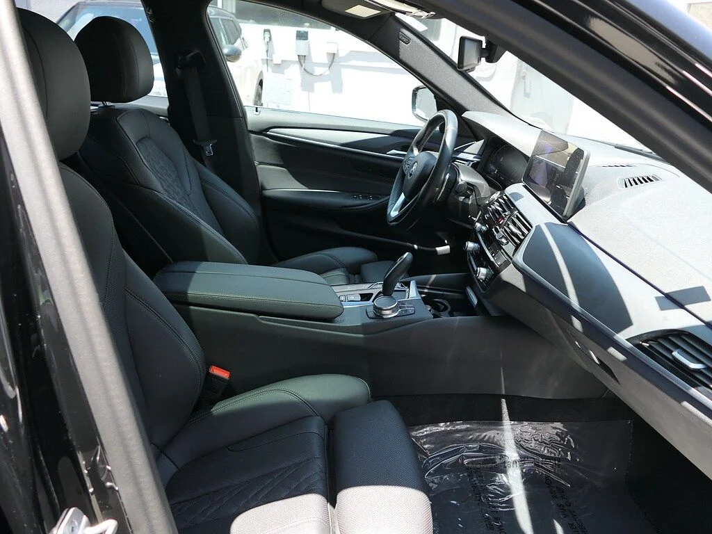 Used 2023 Black BMW 530i image 27