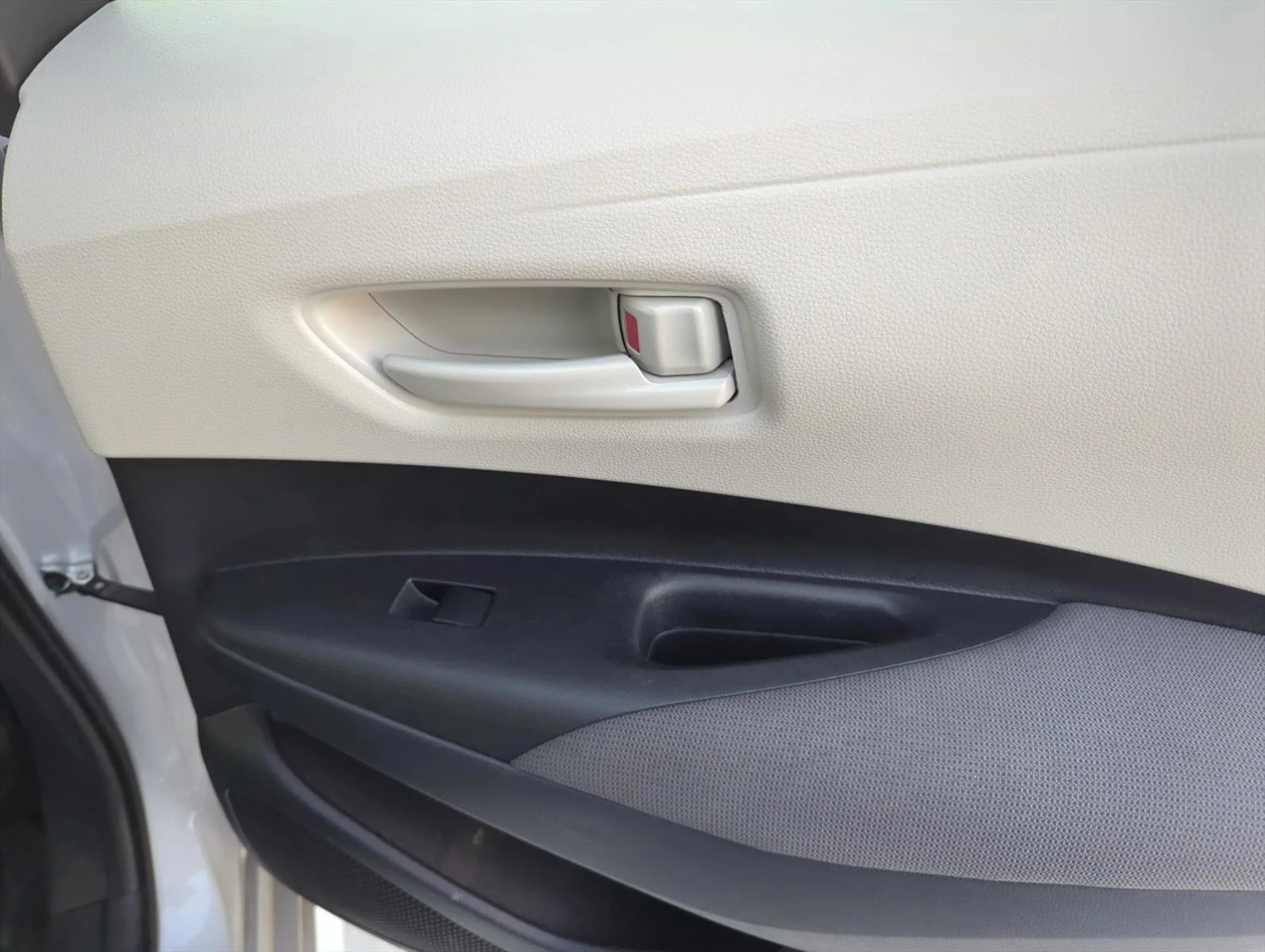 Used 2025 Classic Silver Metallic Toyota LE image 18