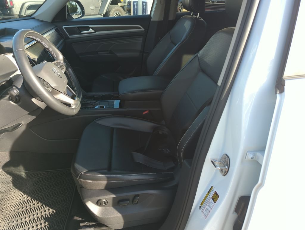Used 2022  Volkswagen 3.6L V6 SE w/Technology image 12
