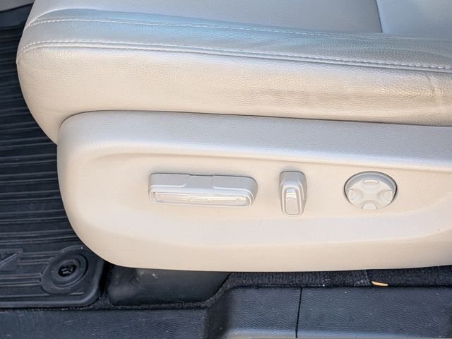Used 2018 White Honda Touring image 24
