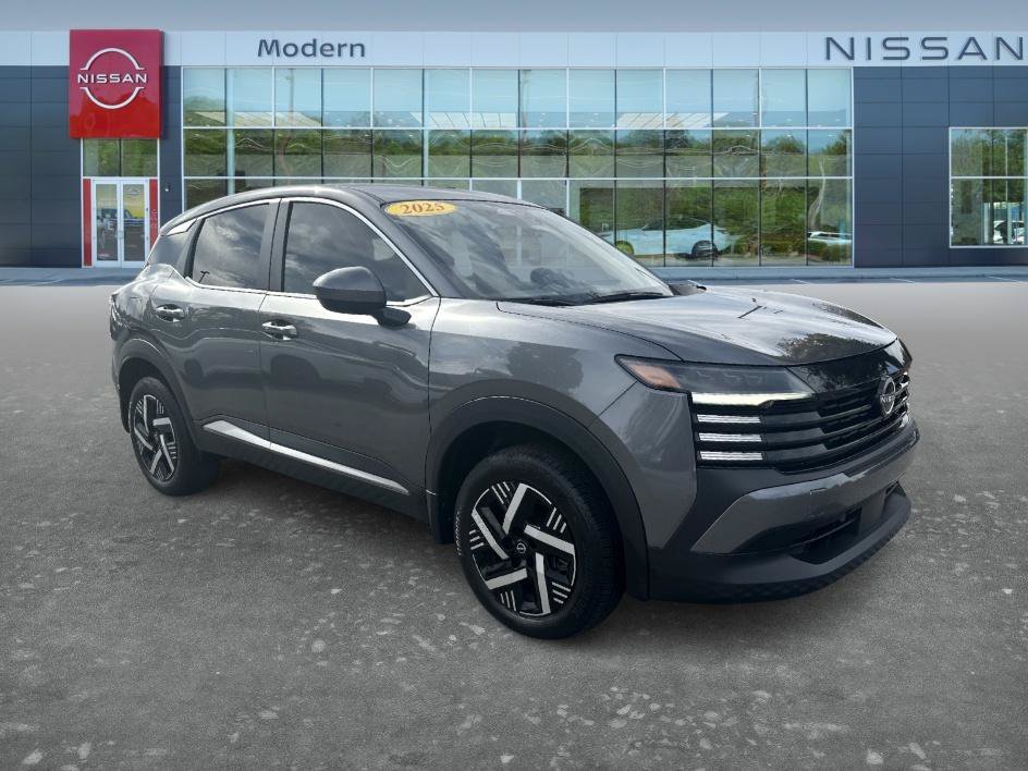 Certified Used 2025 Gun Metallic Nissan SV image 3
