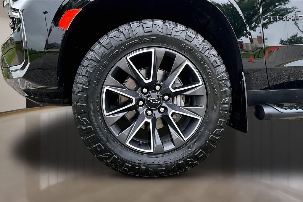Used 2021 Black Chevrolet Z71 image 8