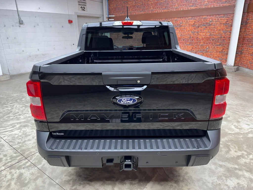 New 2026 Shadow Black Ford XLT image 4