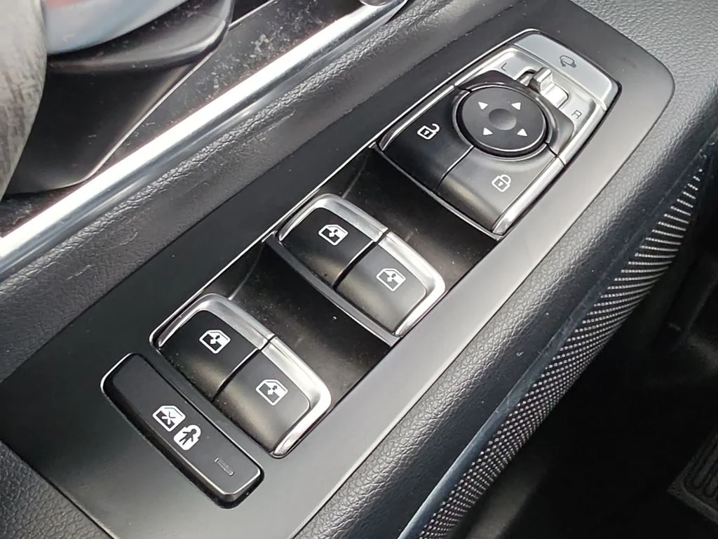 Used 2023 White Kia SX image 24