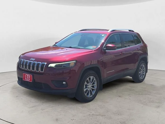 Used 2021 Red Jeep Latitude Lux image 1