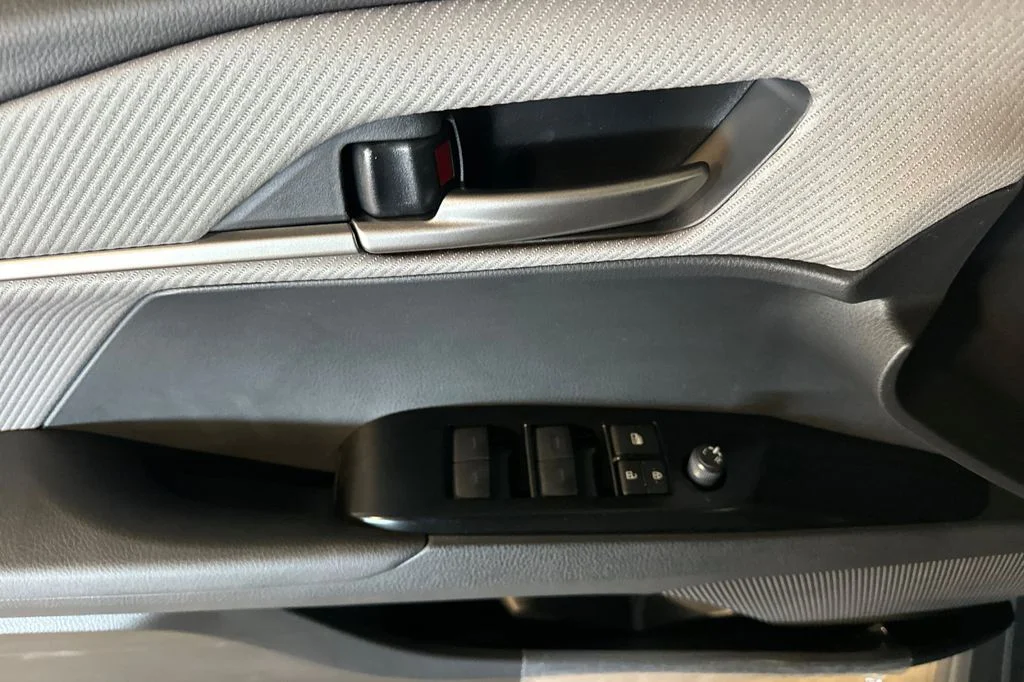 Certified Used 2025  Toyota SE image 8