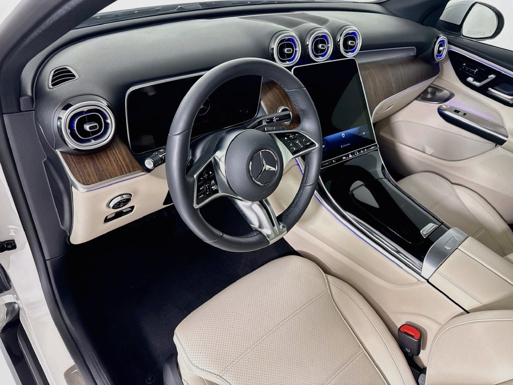 Used 2026  Mercedes-Benz GLC 300 image 9