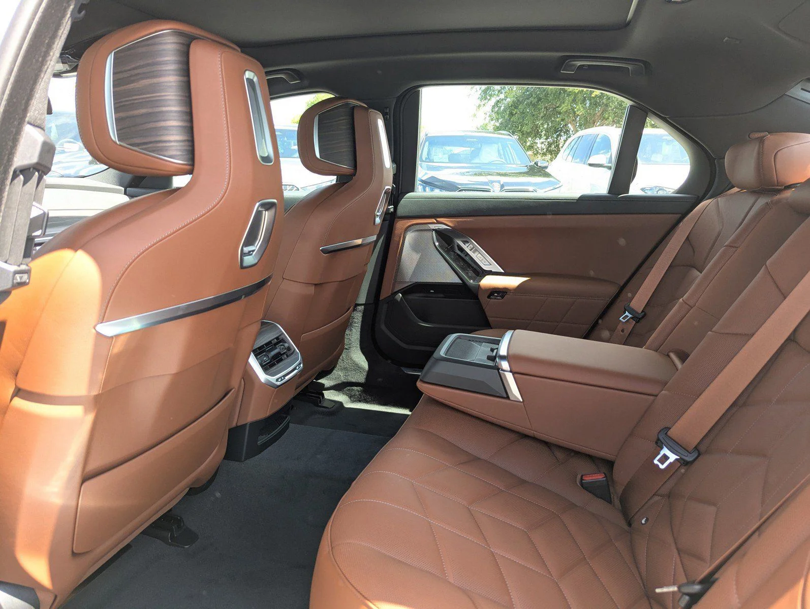 New 2026 Mineral White Metallic BMW 760i xDrive image 16