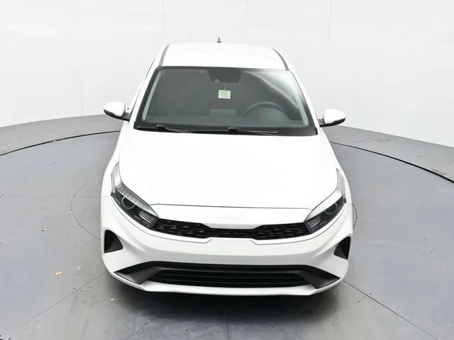 Used 2022 Snow White Pearl Kia LXS image 29