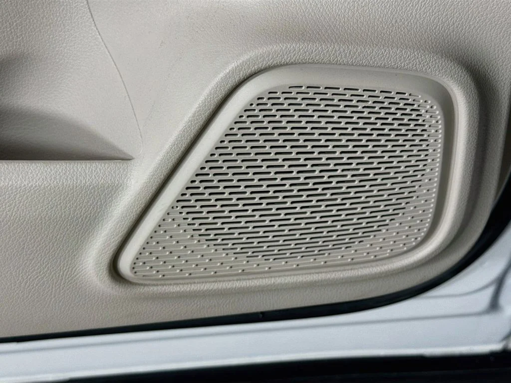 Used 2024 White Mercedes-Benz GLB 250 image 18