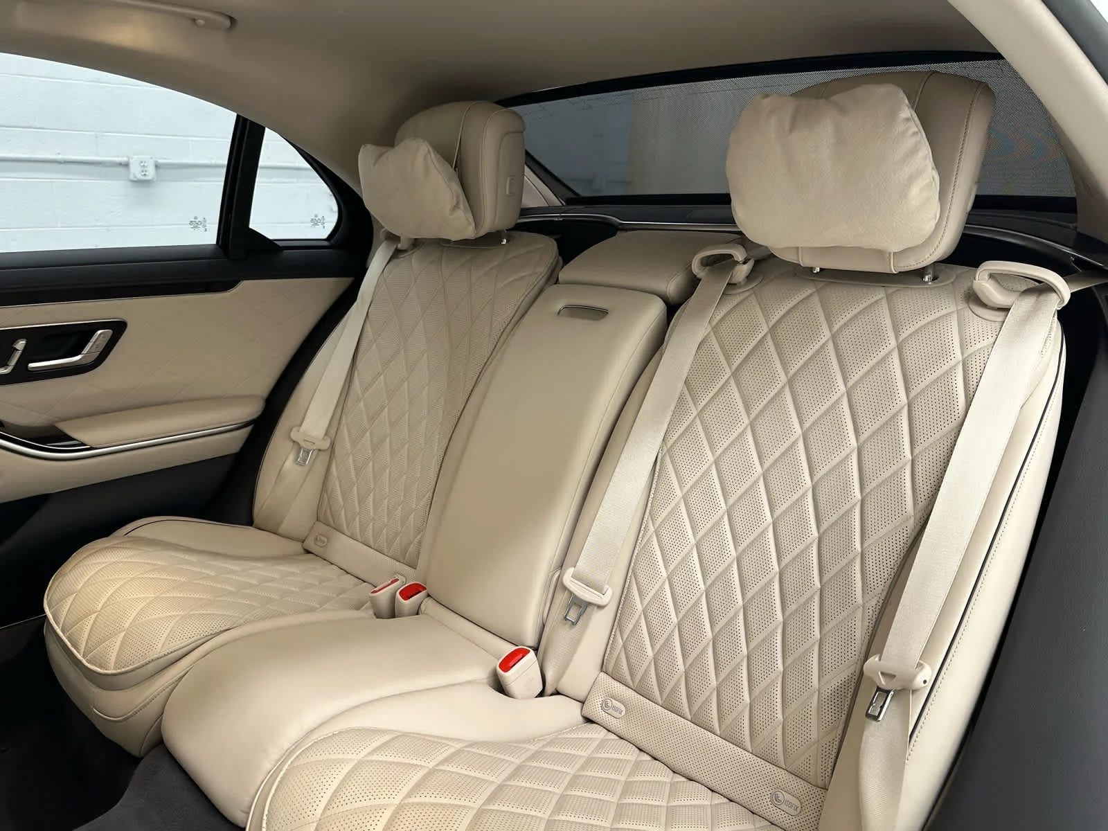 Used 2024 MANUFAKTUR Moonlight White Metallic Mercedes-Benz S 580 image 15