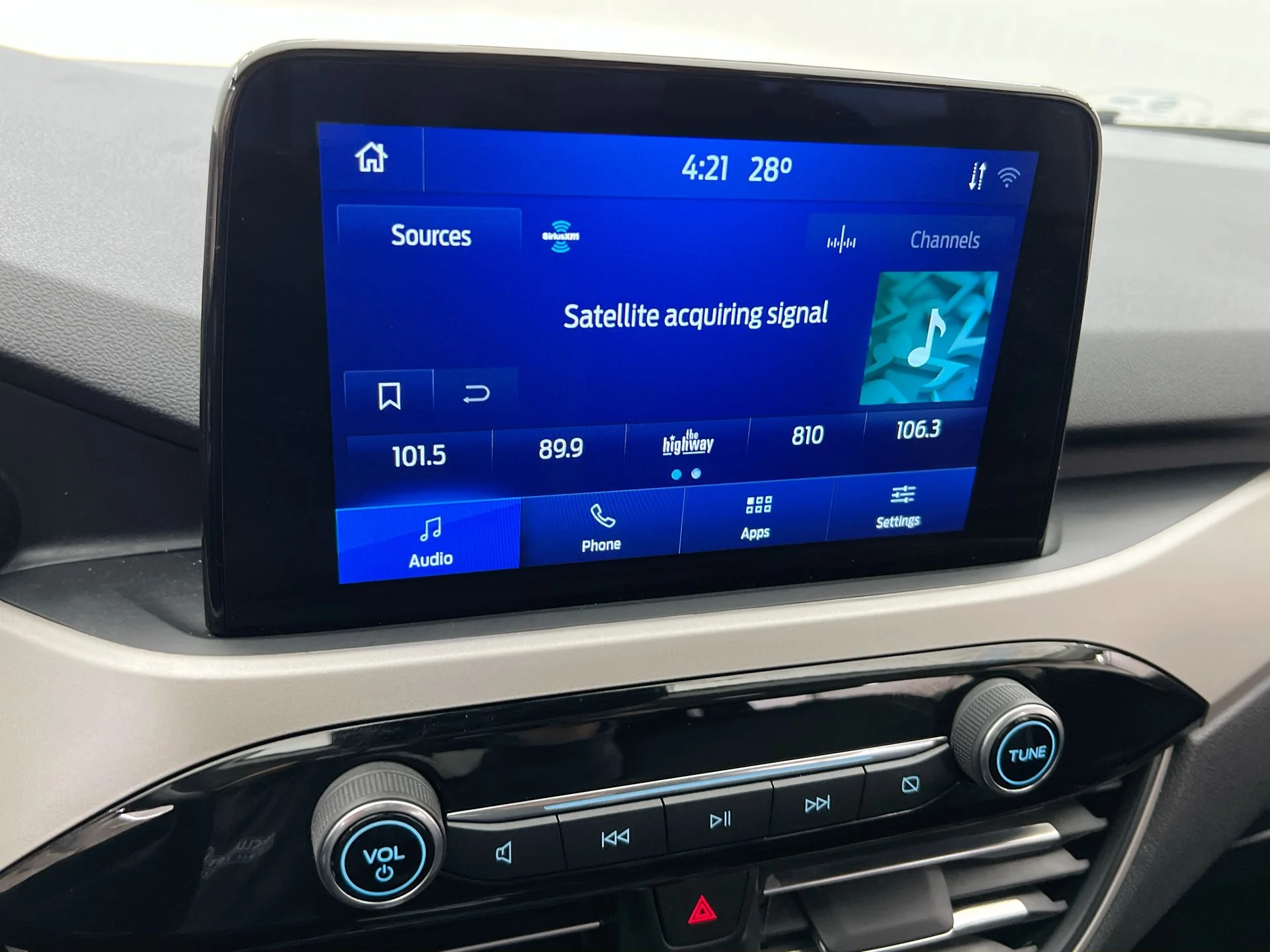 Used 2022 Silver Ford SEL image 31