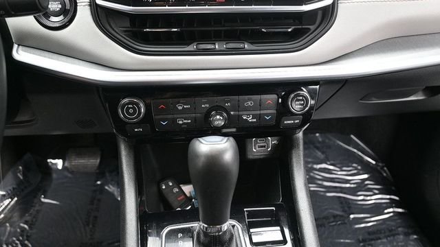 Used 2025 White Jeep Limited image 16