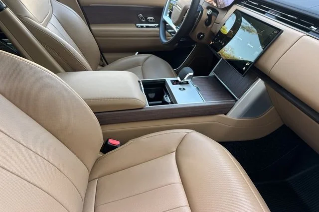 New 2026 Fuji White Land Rover SE image 15