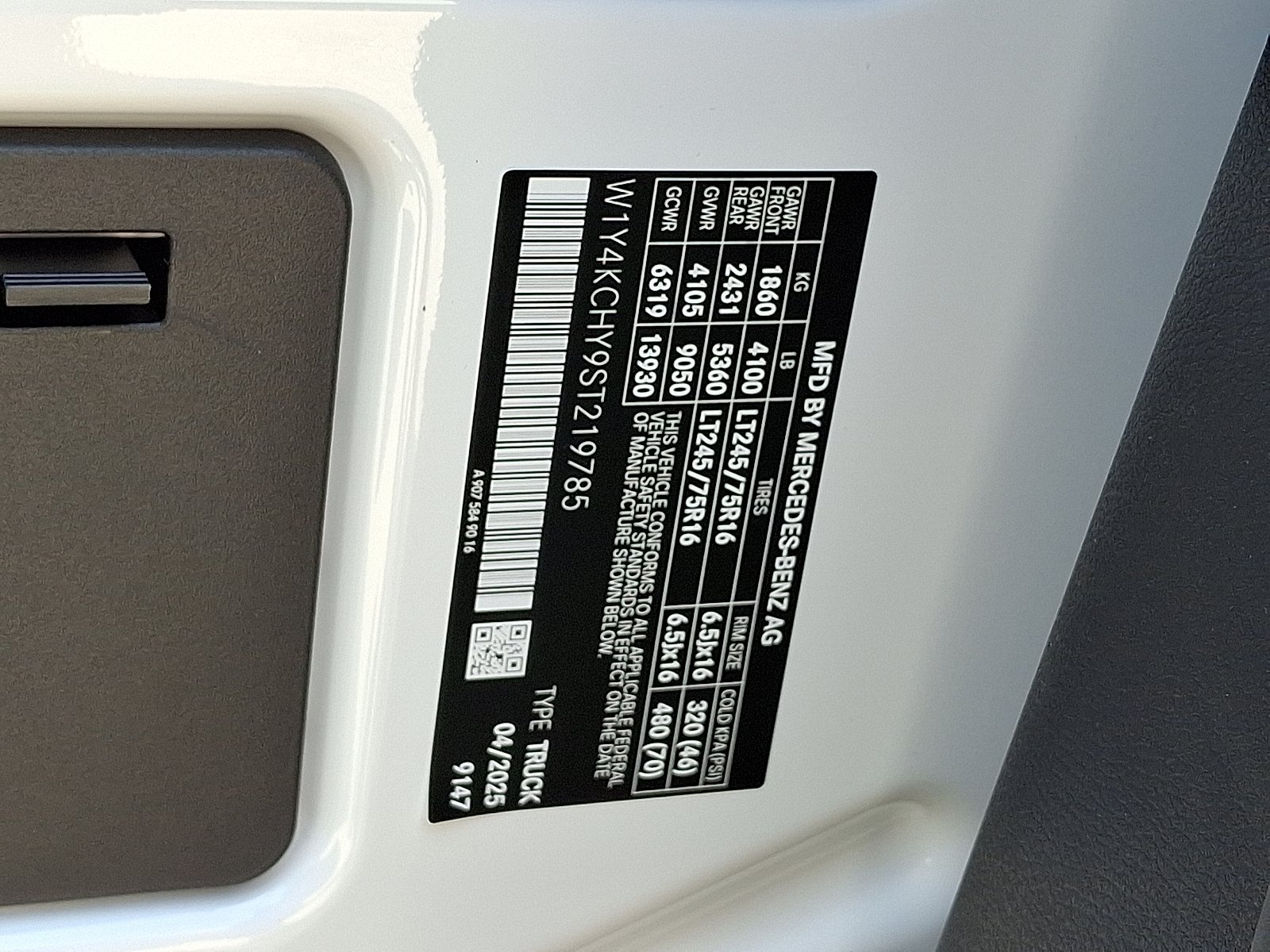 New 2025 Arctic White - 9147 Mercedes-Benz High Roof 4-Cyl Diesel image 18