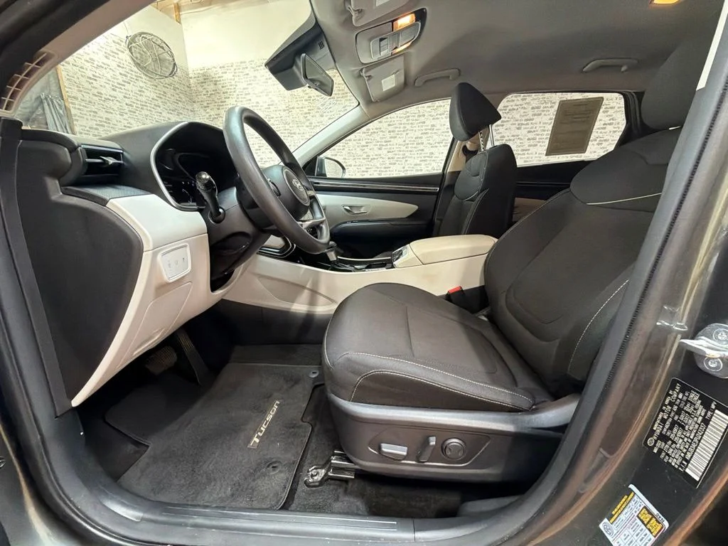 Used 2023 Amazon Gray Hyundai SEL image 23