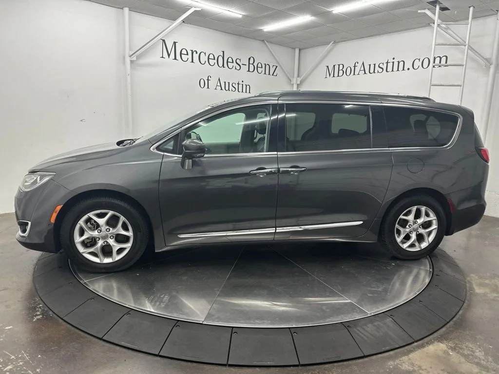 Used 2018 Gray Chrysler Touring L Plus image 4