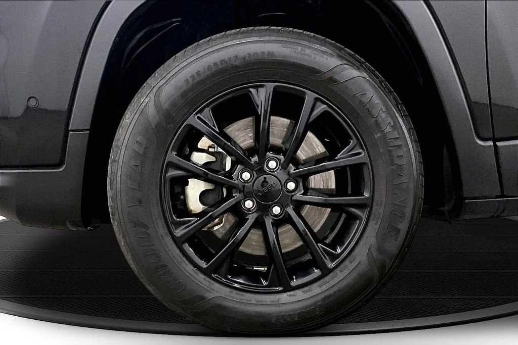 Used 2023 Black Jeep Altitude image 33