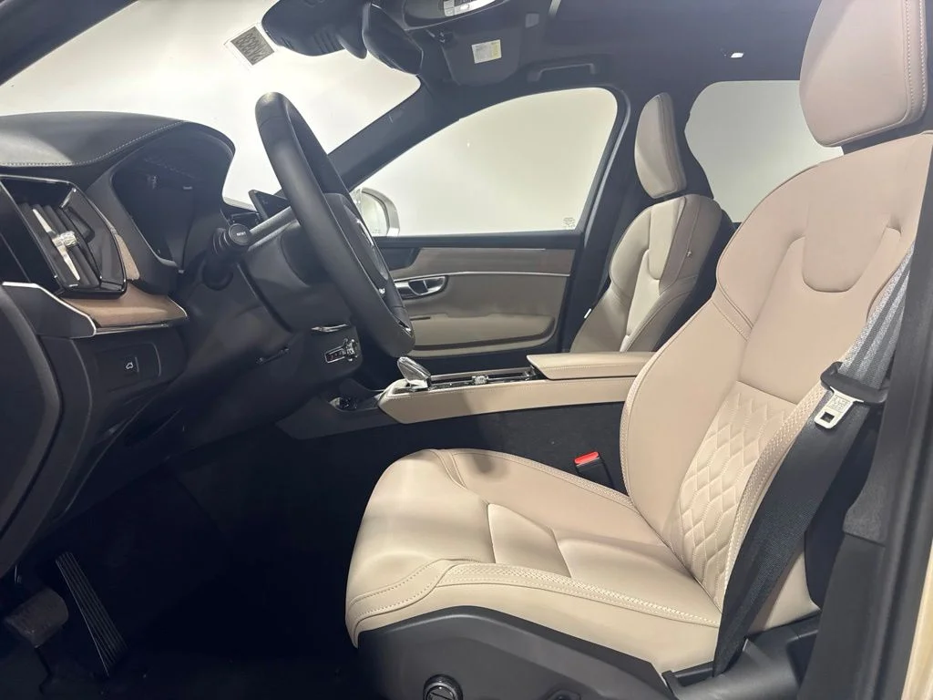 New 2026 Bright Dusk Metallic Volvo B6 Plus 7-Seater image 19