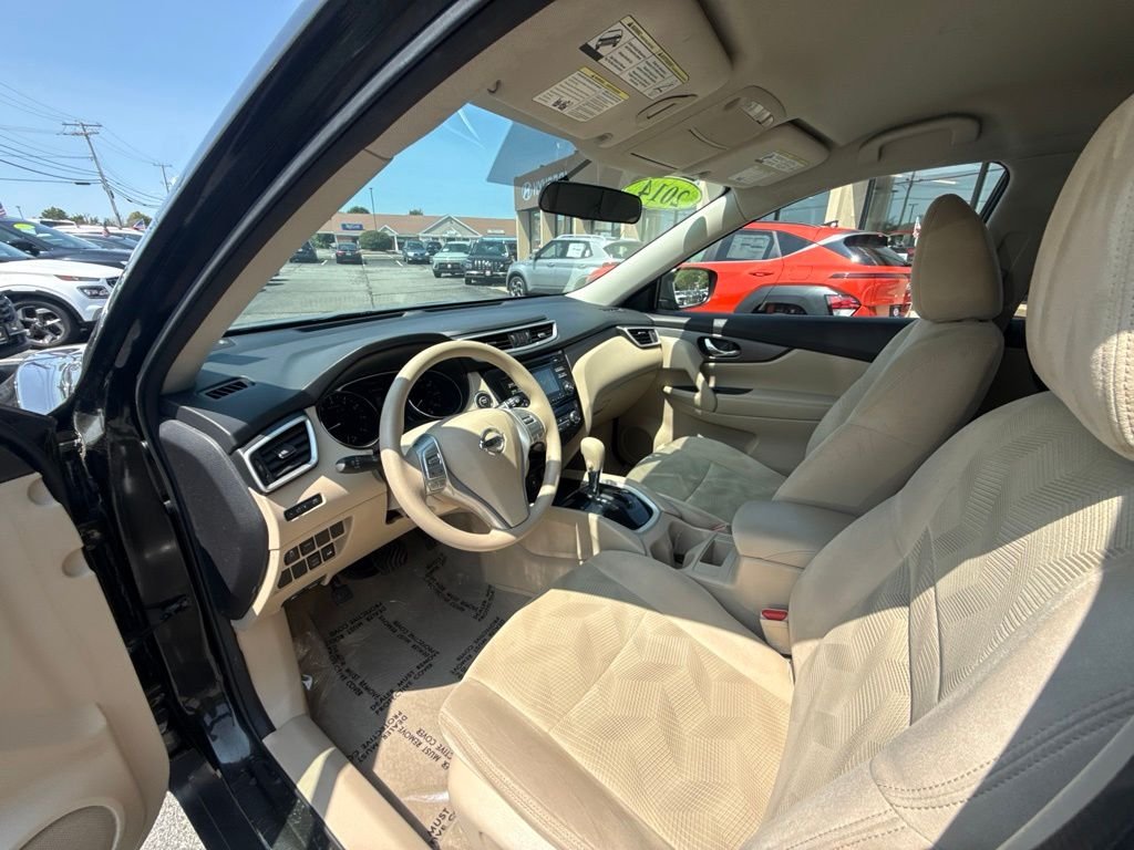 Used 2014 Black Nissan SV image 17