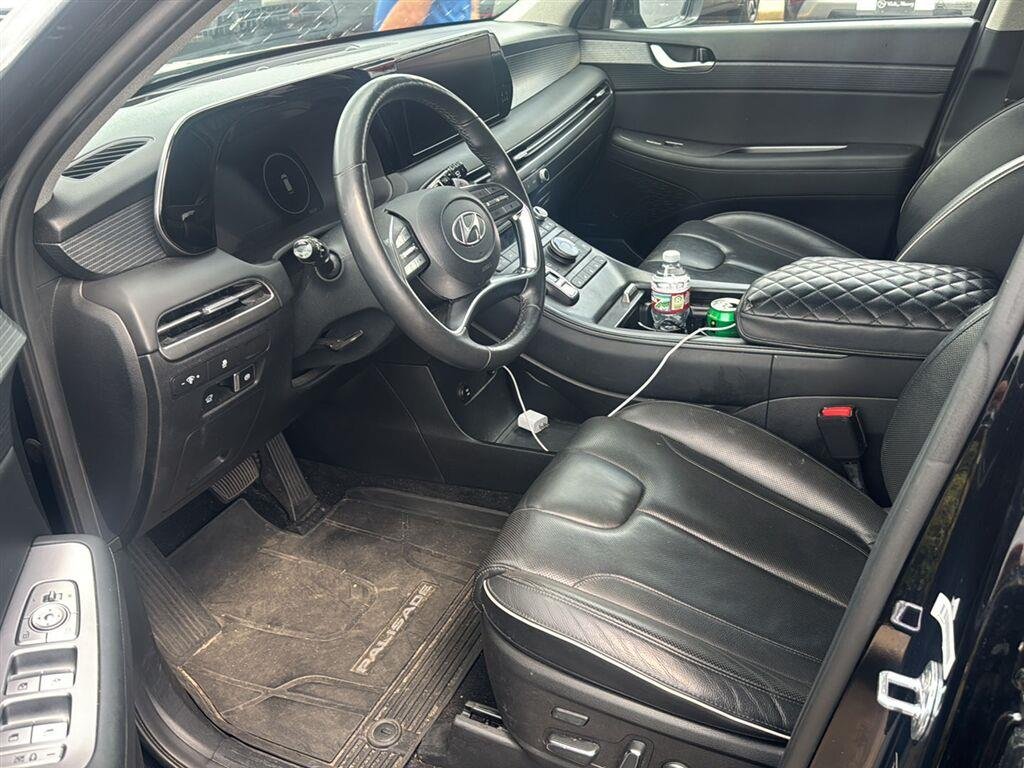 Used 2023 Abyss Black Pearl Hyundai Limited image 4